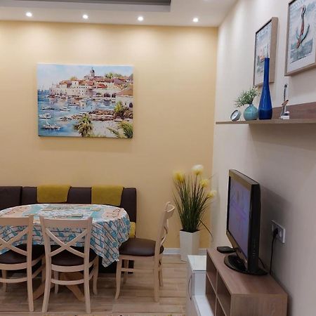 Апартамент Pink & Blue - 2Bdr With Balcony - Wi-Fi 바르나 외부 사진